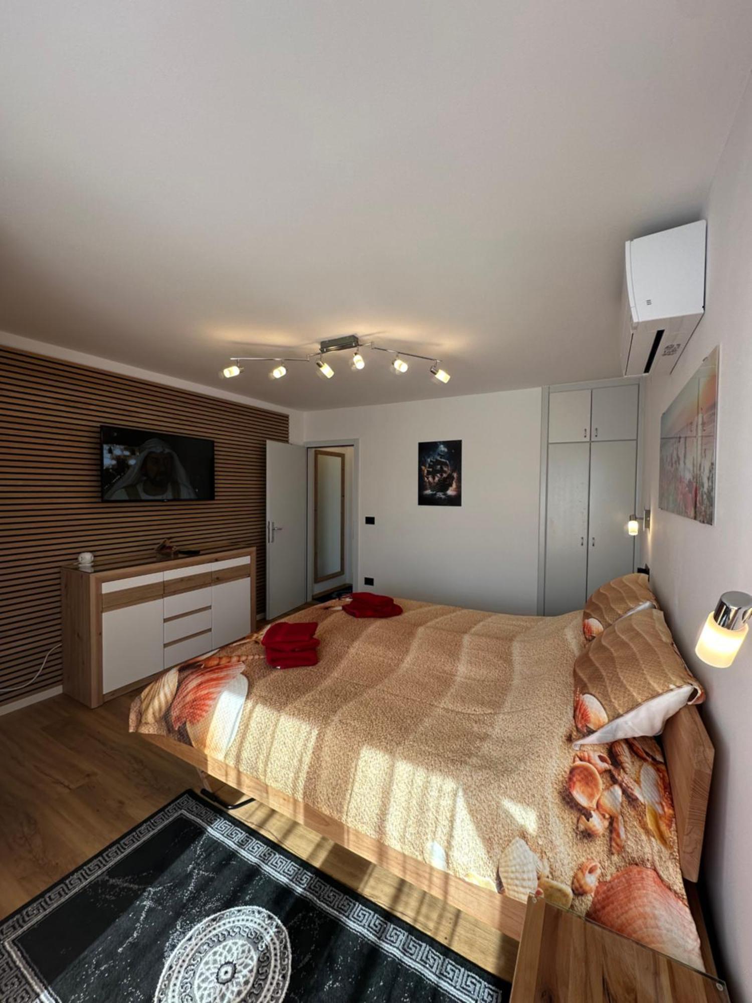Anthony Apartment *