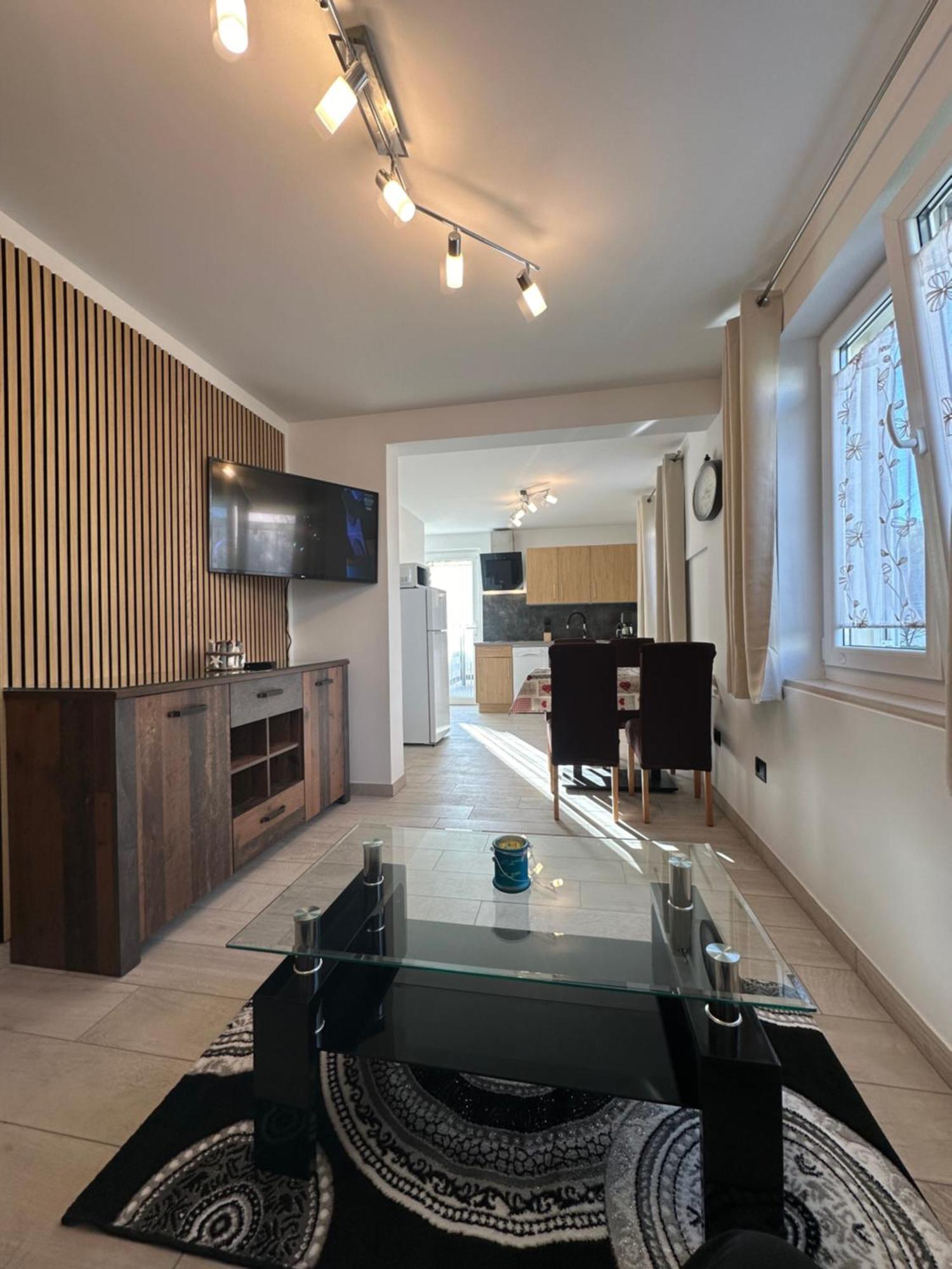 Anthony Apartment *