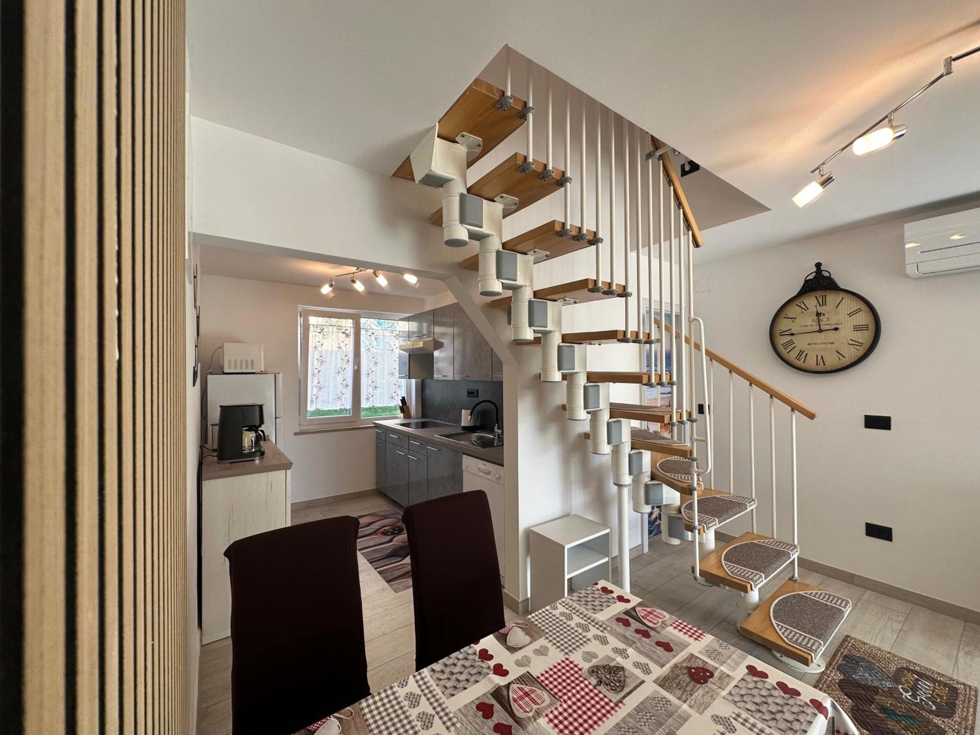 Anthony Apartment *